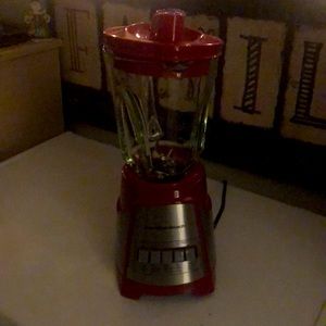 Hamilton Beach blender, glass,red, never used